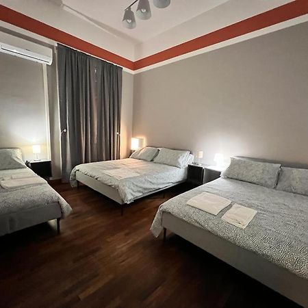 38,Velasquez Palermo Esterno foto