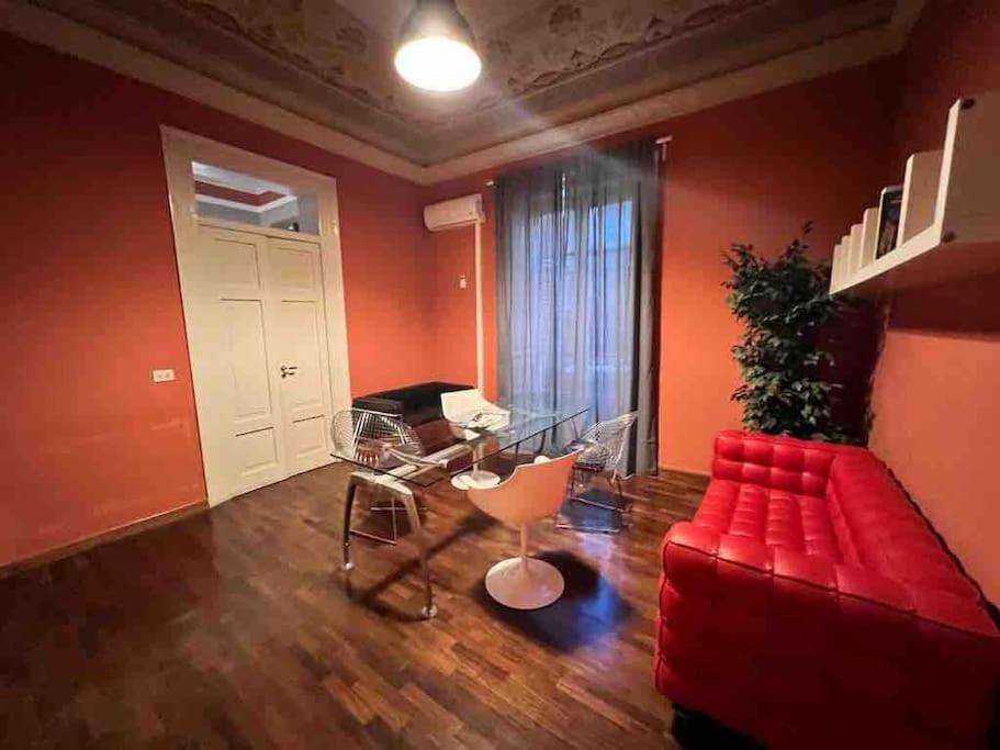 38,Velasquez Palermo Esterno foto