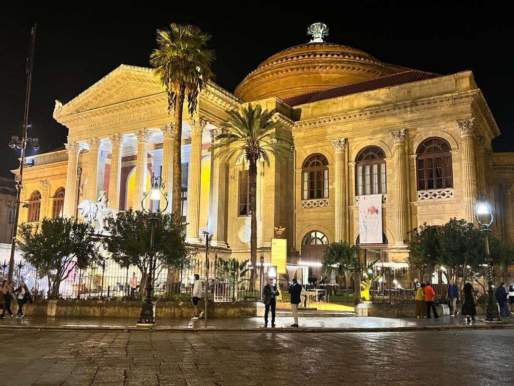38,Velasquez Palermo Esterno foto