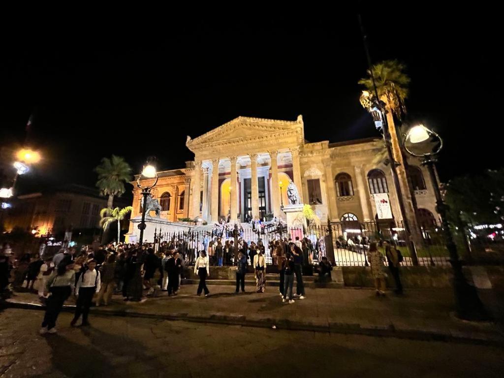 38,Velasquez Palermo Esterno foto