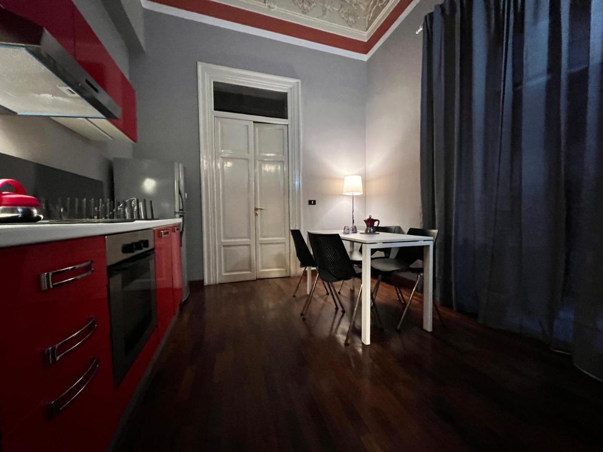 38,Velasquez Palermo Esterno foto