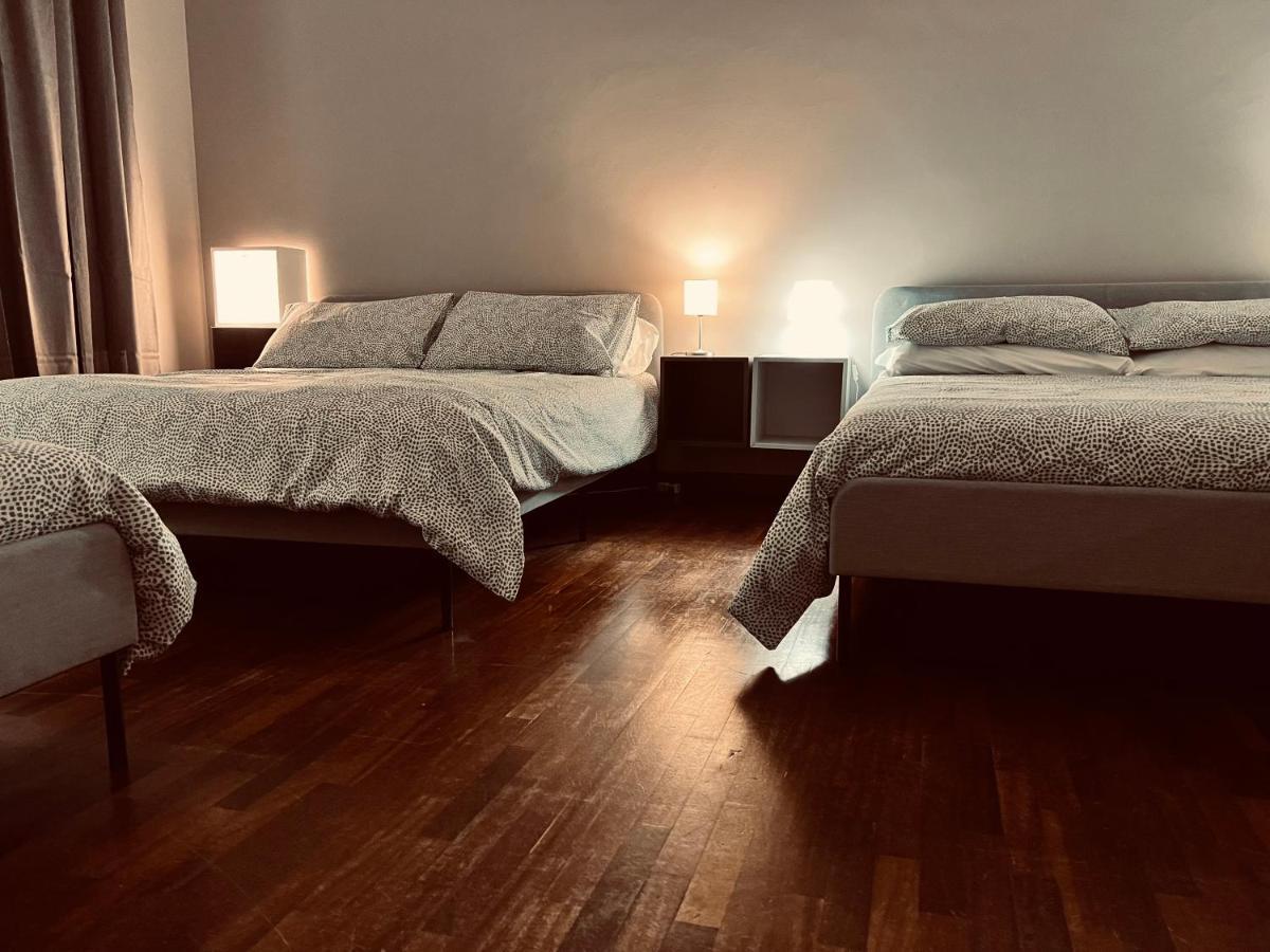 38,Velasquez Palermo Esterno foto