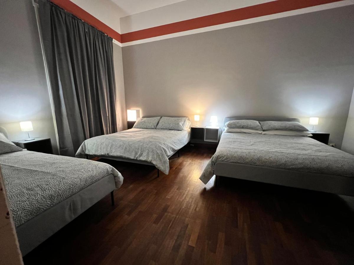 38,Velasquez Palermo Esterno foto