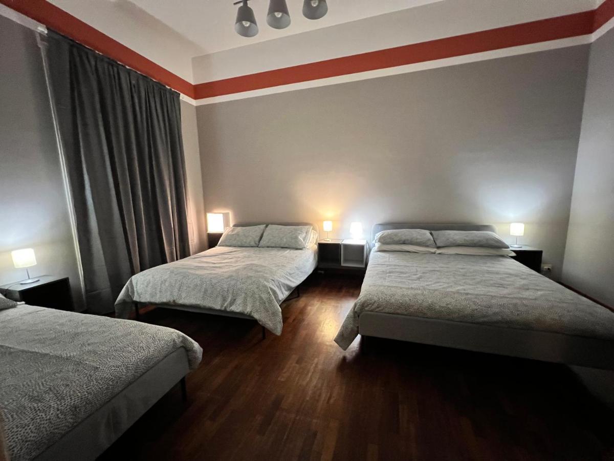 38,Velasquez Palermo Esterno foto