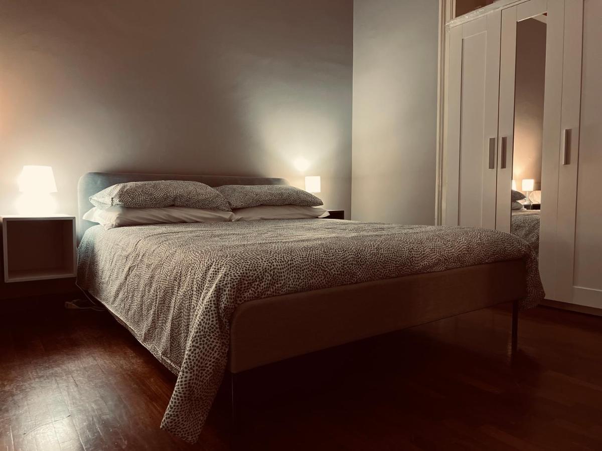 38,Velasquez Palermo Esterno foto