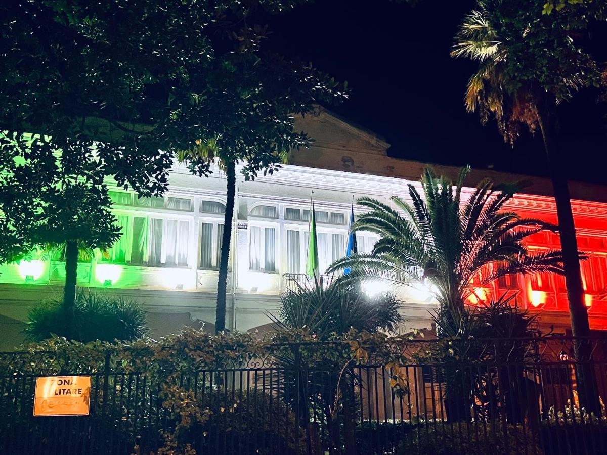 38,Velasquez Palermo Esterno foto