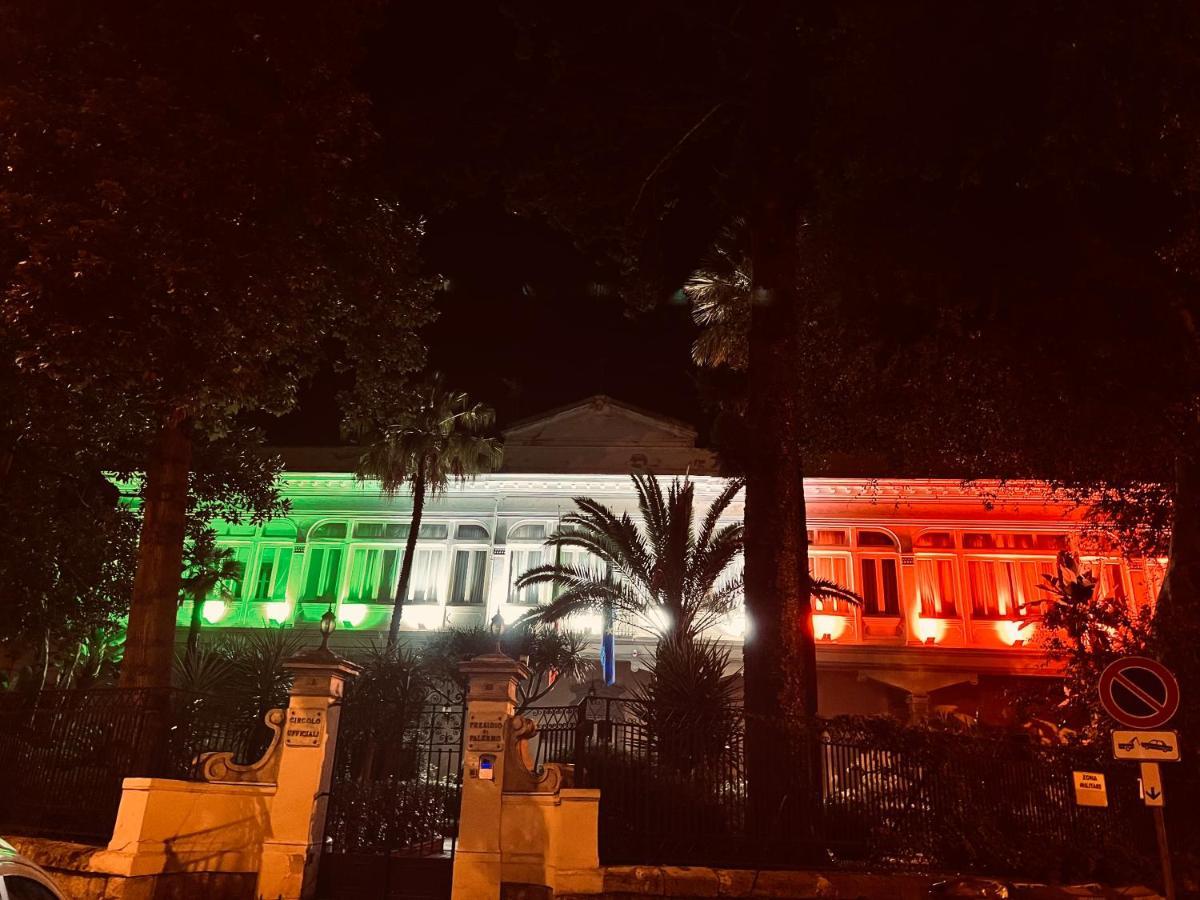 38,Velasquez Palermo Esterno foto
