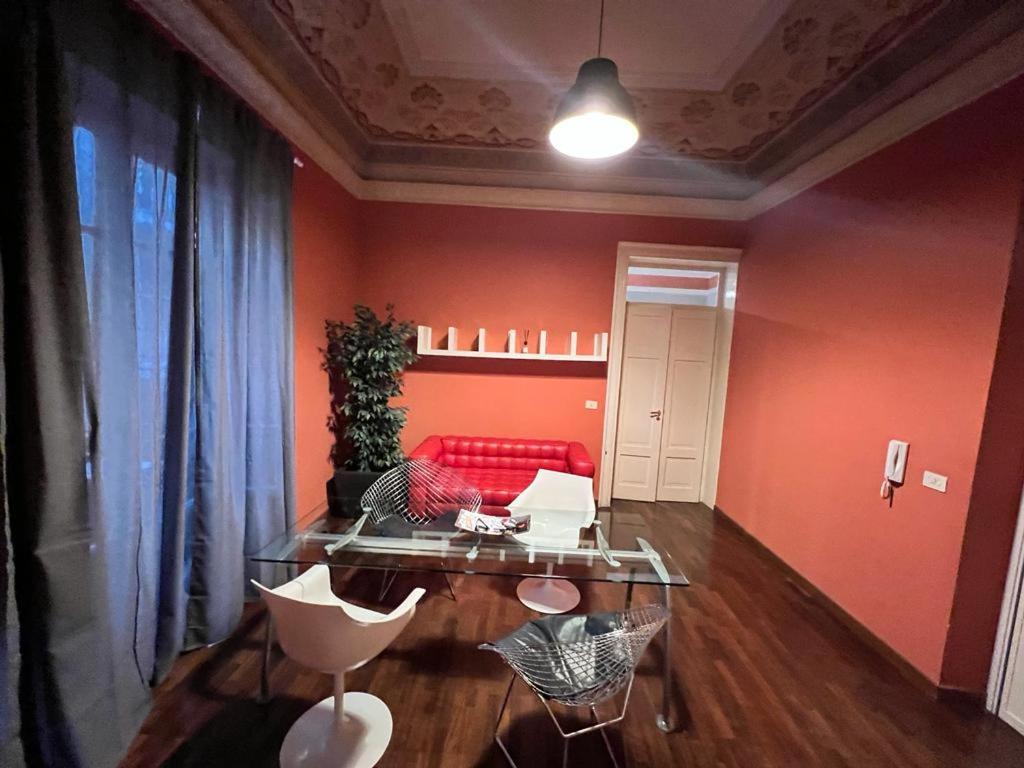 38,Velasquez Palermo Esterno foto
