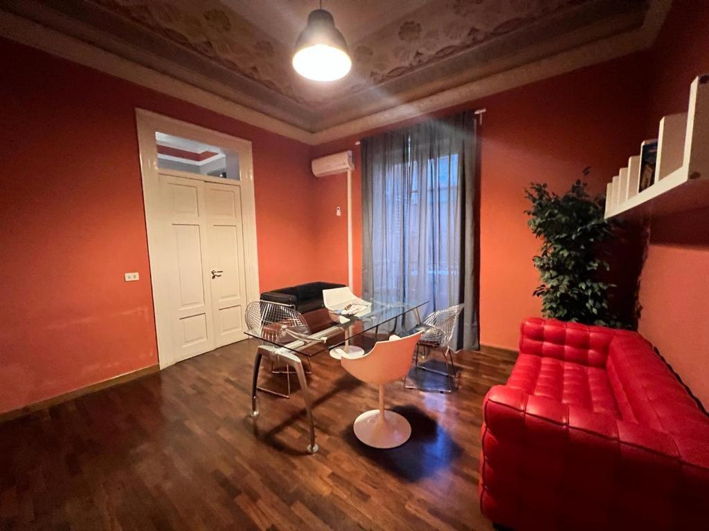 38,Velasquez Palermo Esterno foto