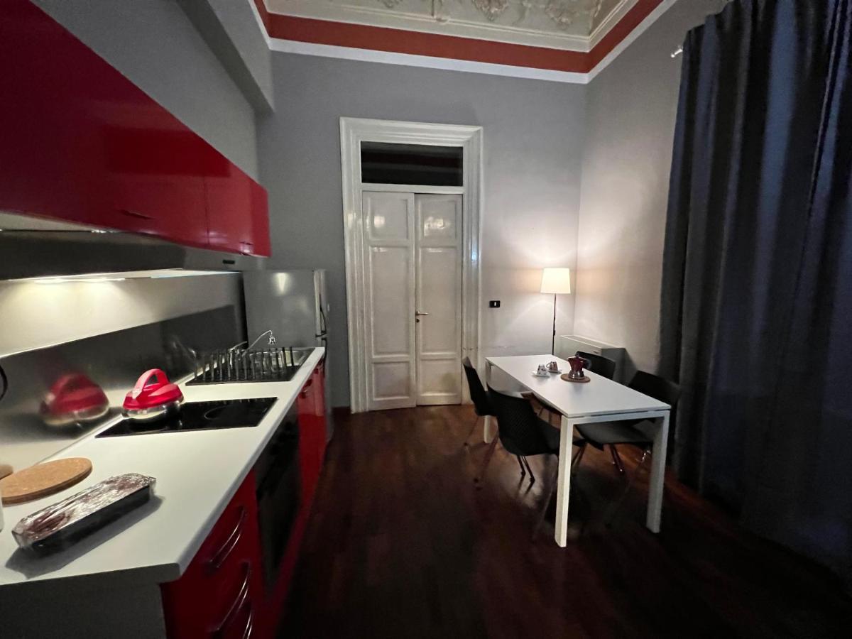 38,Velasquez Palermo Esterno foto