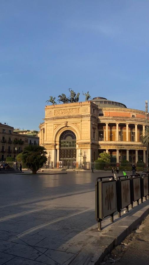 38,Velasquez Palermo Esterno foto