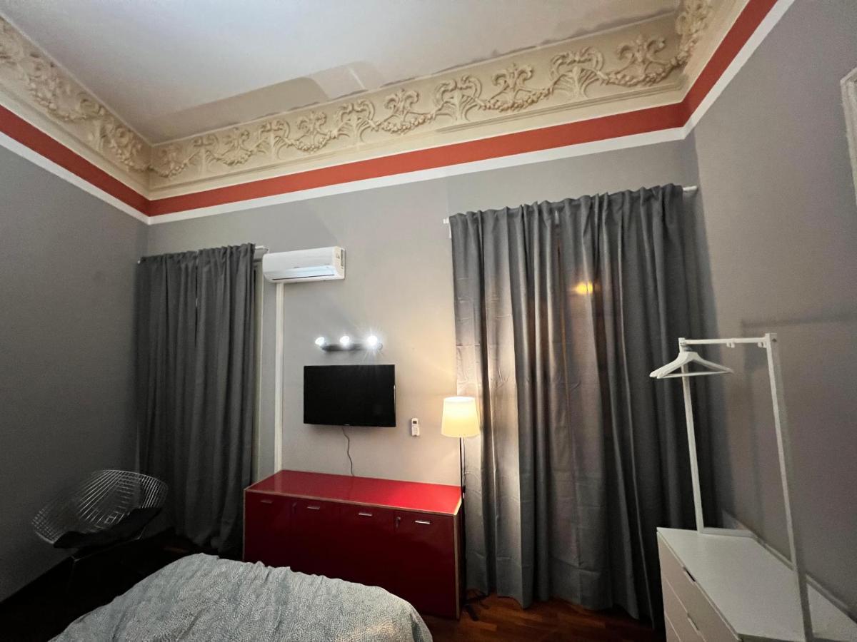 38,Velasquez Palermo Esterno foto