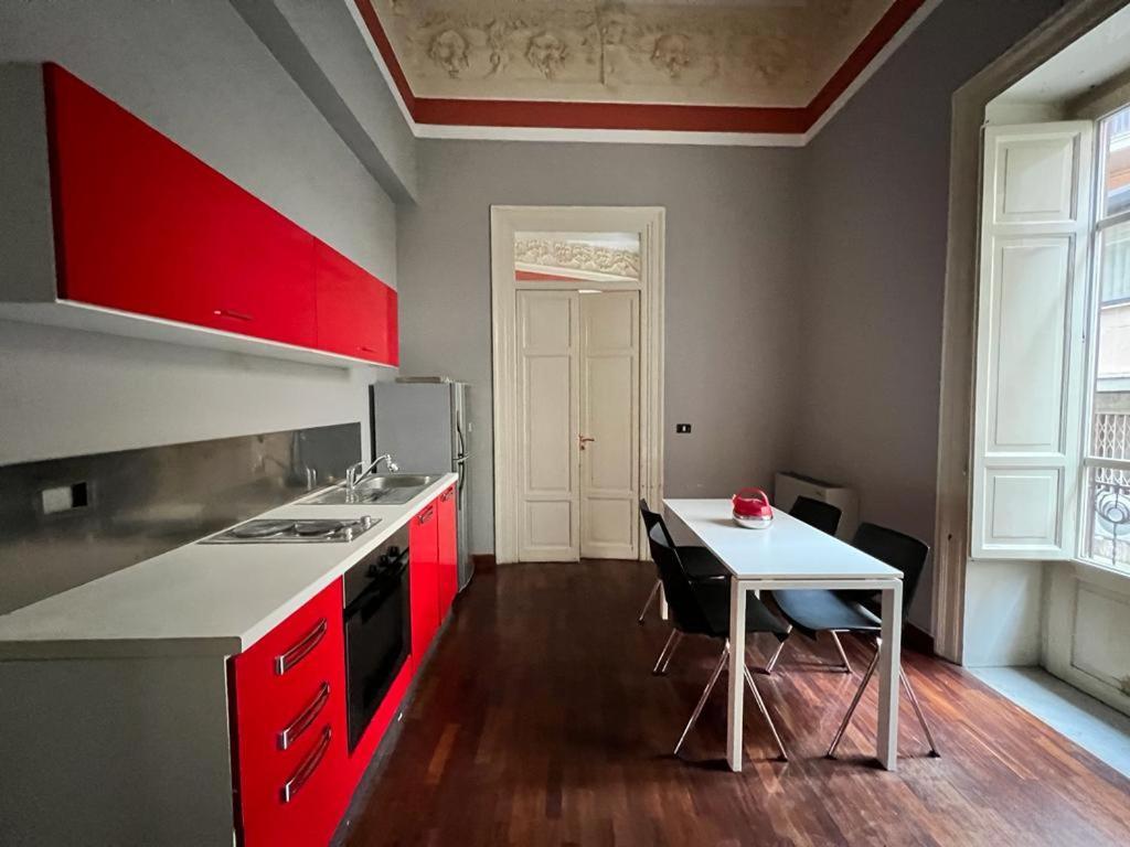 38,Velasquez Palermo Esterno foto