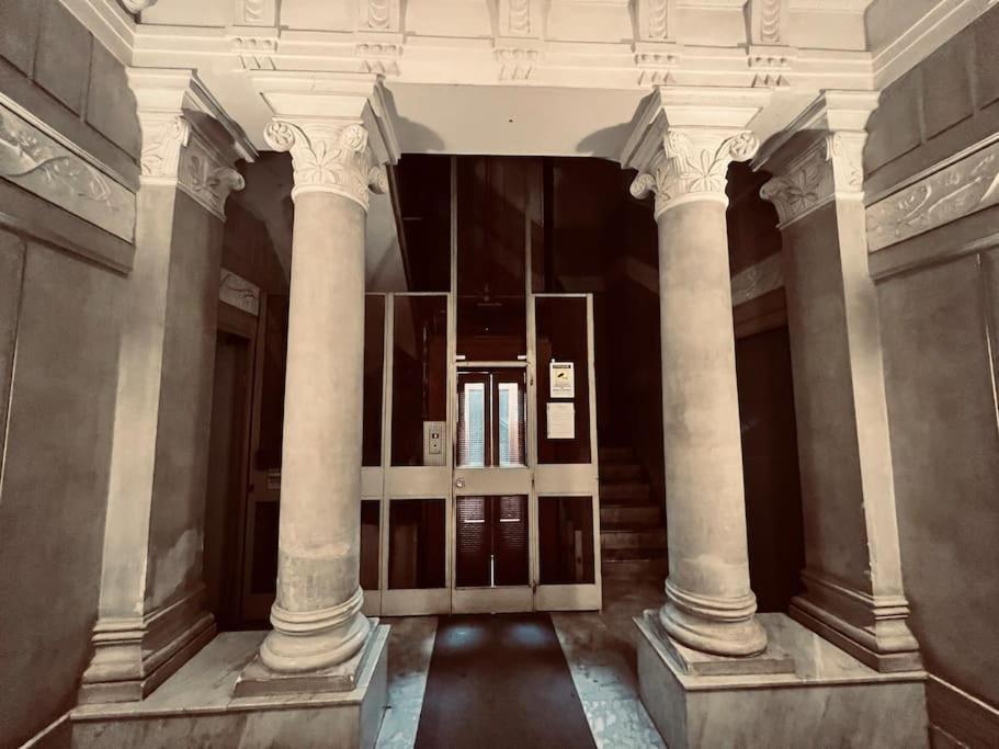 38,Velasquez Palermo Esterno foto