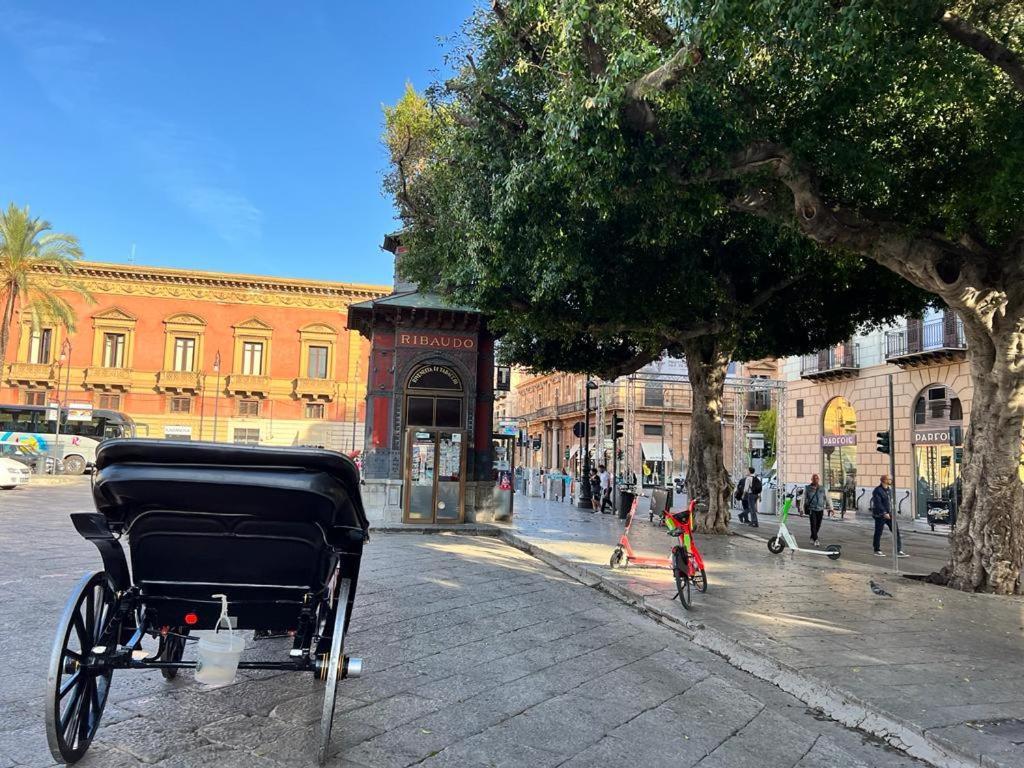 38,Velasquez Palermo Esterno foto