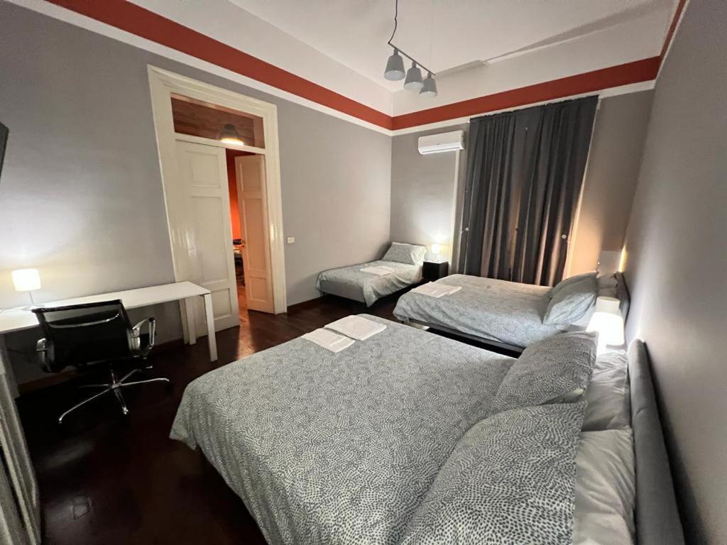 38,Velasquez Palermo Esterno foto