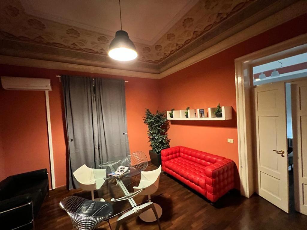 38,Velasquez Palermo Esterno foto