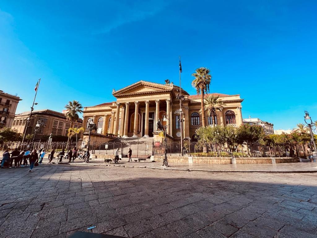 38,Velasquez Palermo Esterno foto