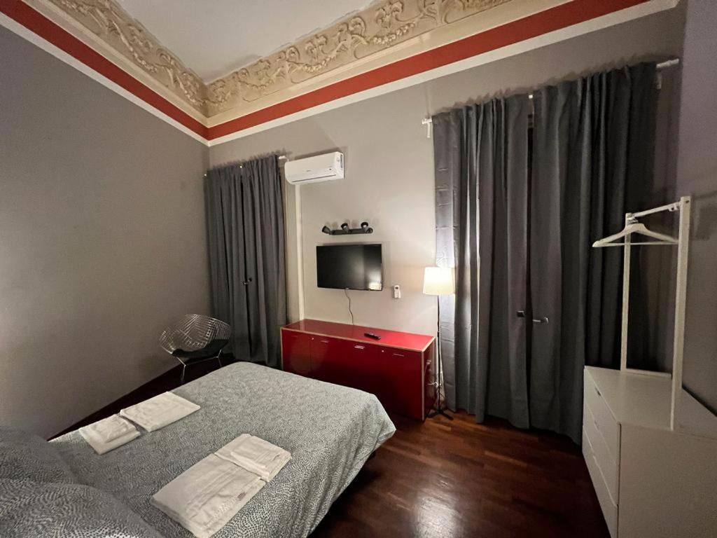 38,Velasquez Palermo Esterno foto