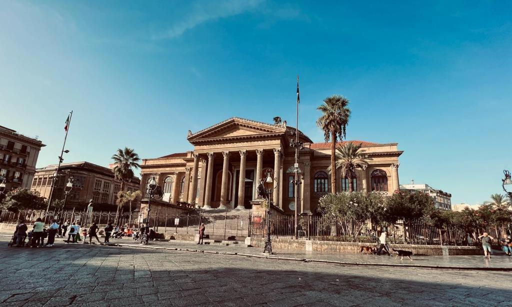 38,Velasquez Palermo Esterno foto