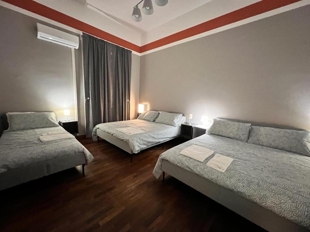 38,Velasquez Palermo Esterno foto