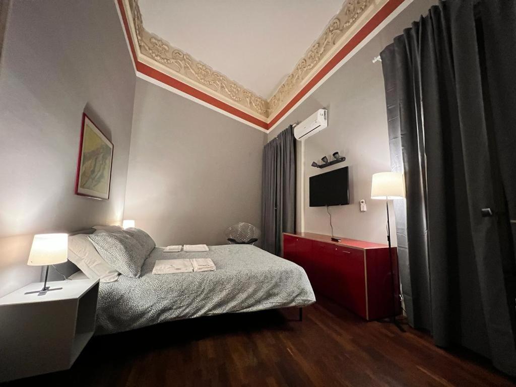 38,Velasquez Palermo Esterno foto