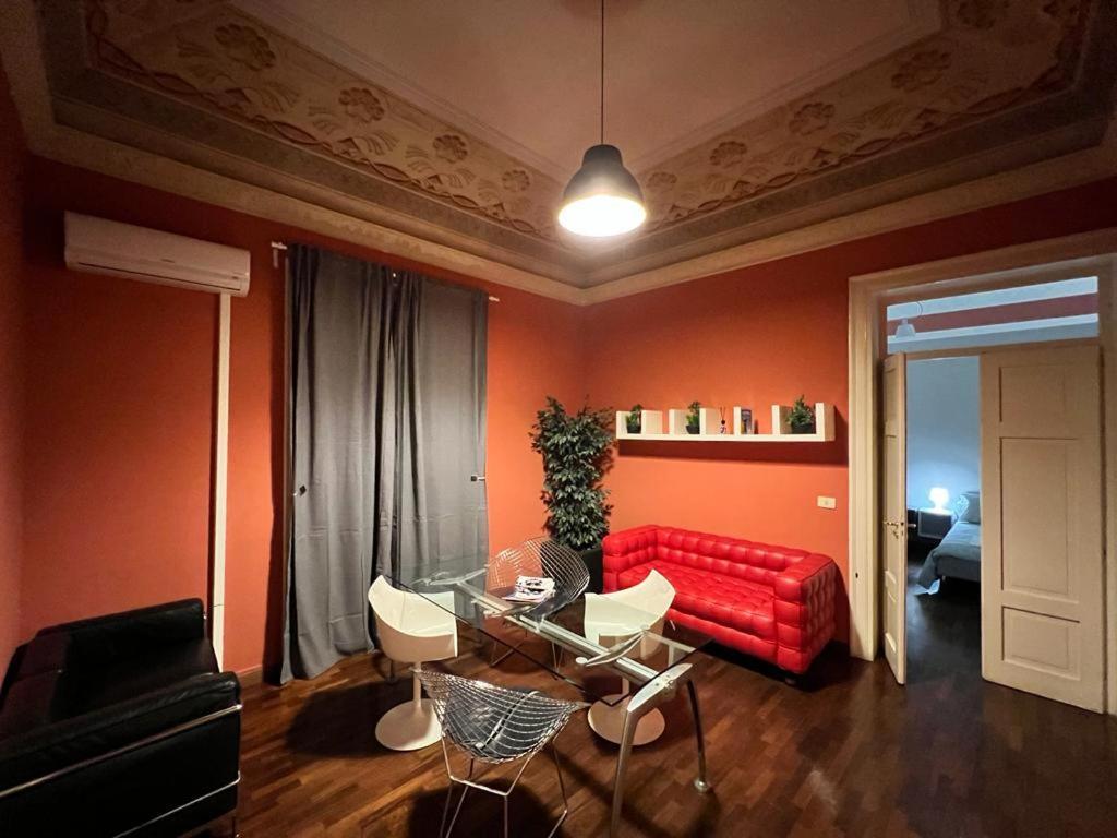 38,Velasquez Palermo Esterno foto