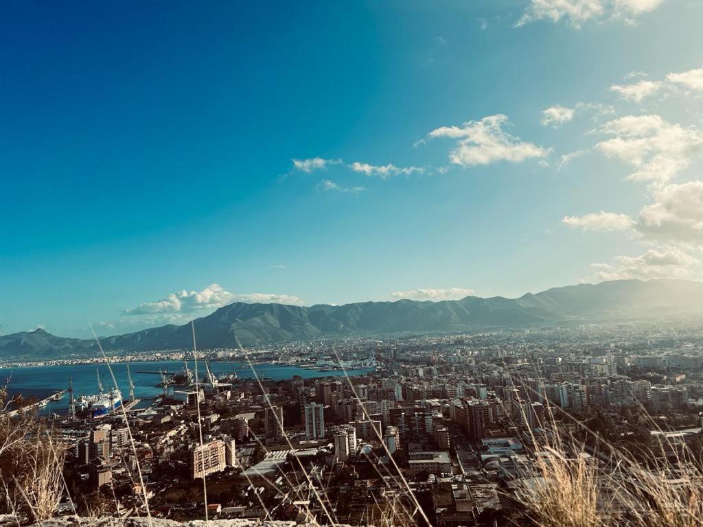38,Velasquez Palermo Esterno foto