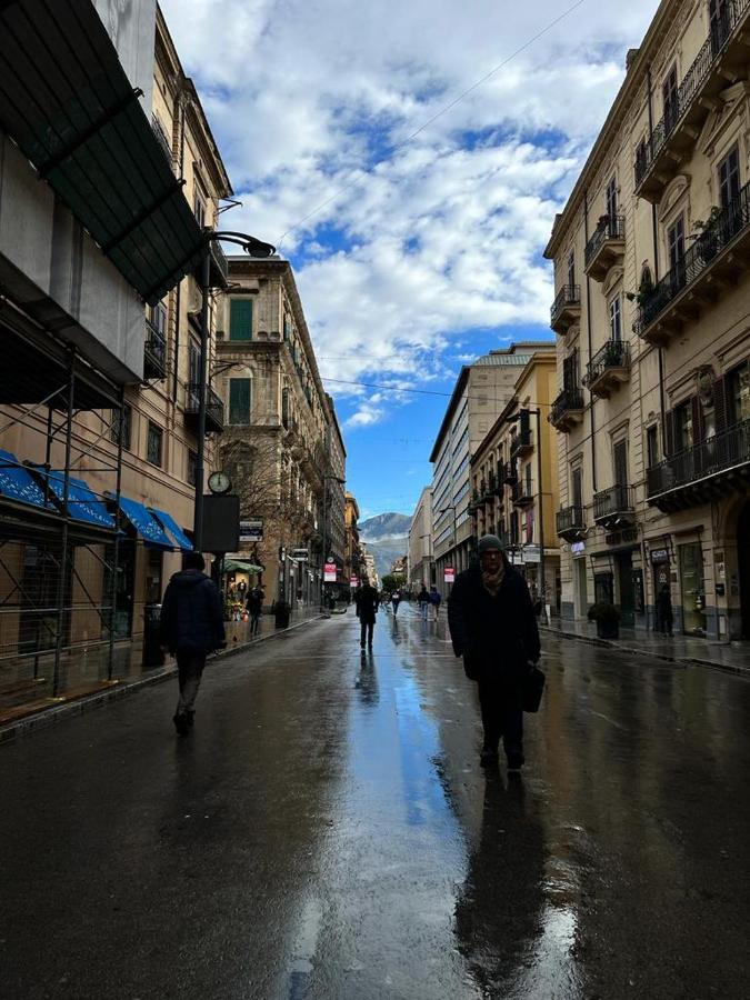 38,Velasquez Palermo Esterno foto