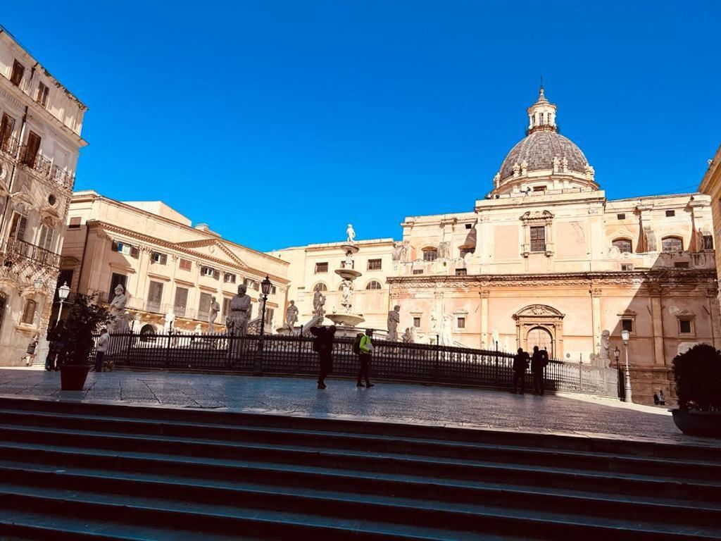 38,Velasquez Palermo Esterno foto
