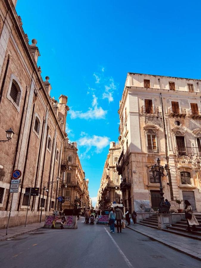 38,Velasquez Palermo Esterno foto