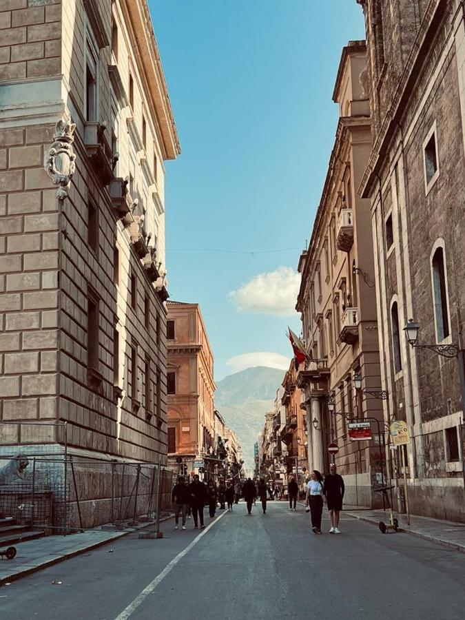 38,Velasquez Palermo Esterno foto