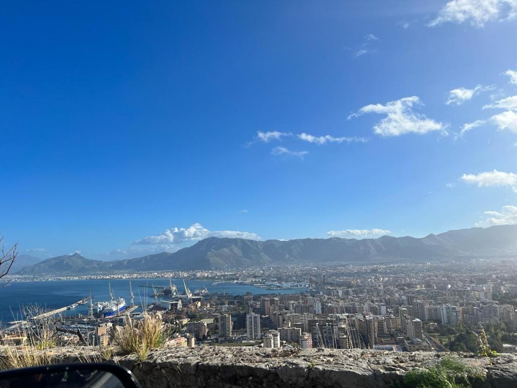 38,Velasquez Palermo Esterno foto